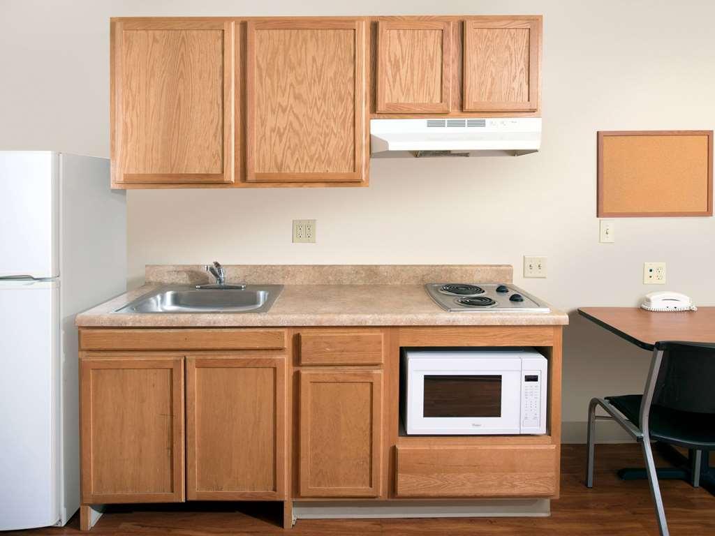 Extended Stay America Select Suites - Wichita - North Szoba fotó